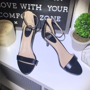 Black heel with toe strap